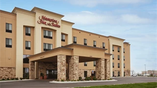 Hampton Inn & Suites image 